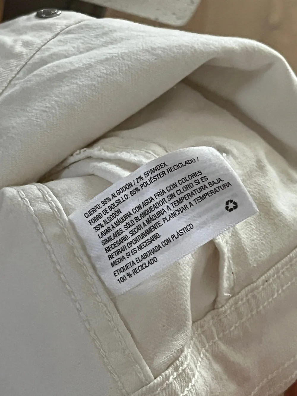 Universal Thread classic white